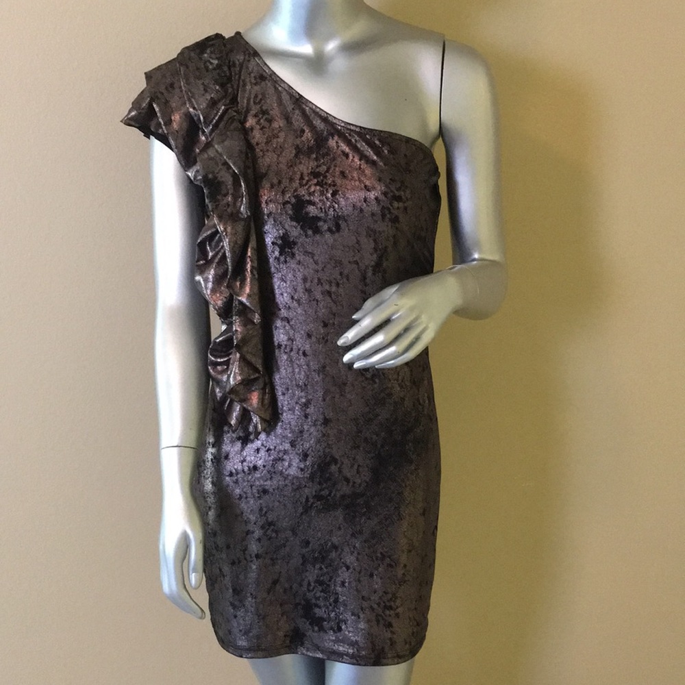 Do & Be | One Shoulder Gold Metallic Evening Dress